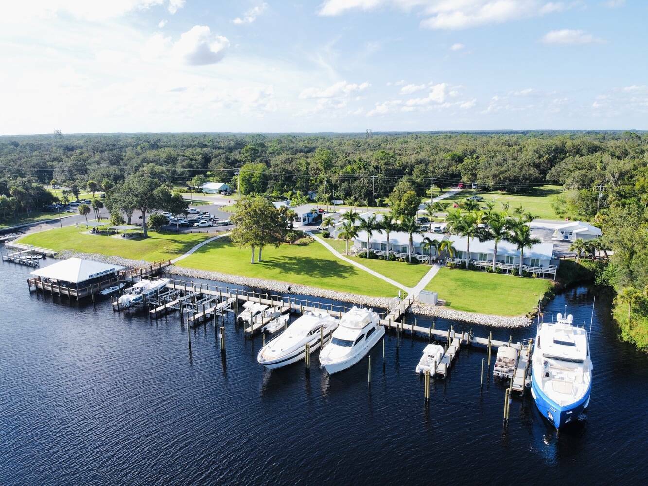 LaBelle Dock and Lodging Options