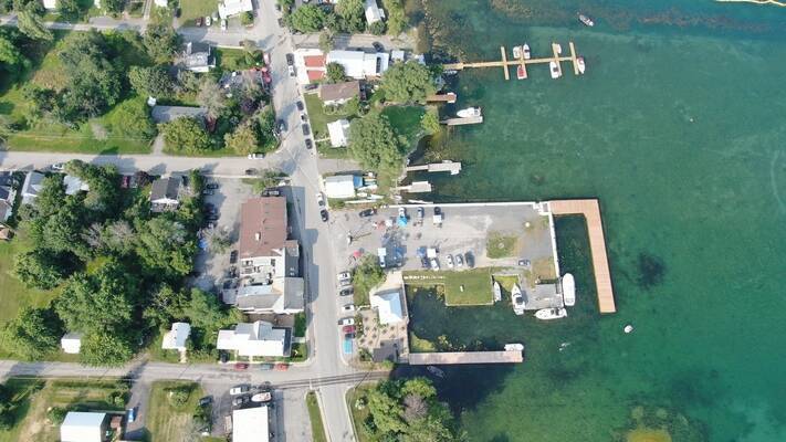 Hotel Wolfe Island