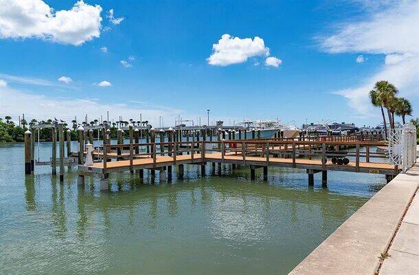 Harborside Boat Club of Madeira Beach