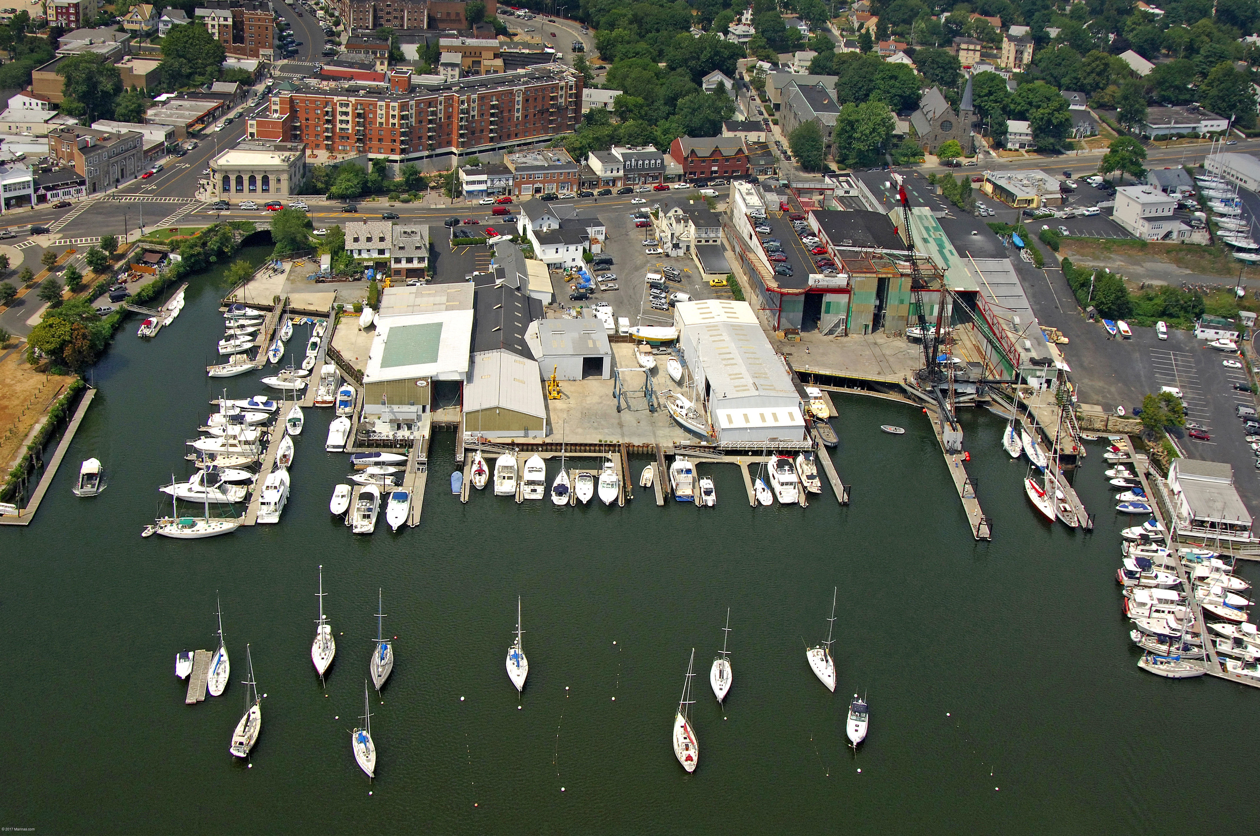 Brewer Post Road Boat Yard in Mamaroneck, NY, United States Marina