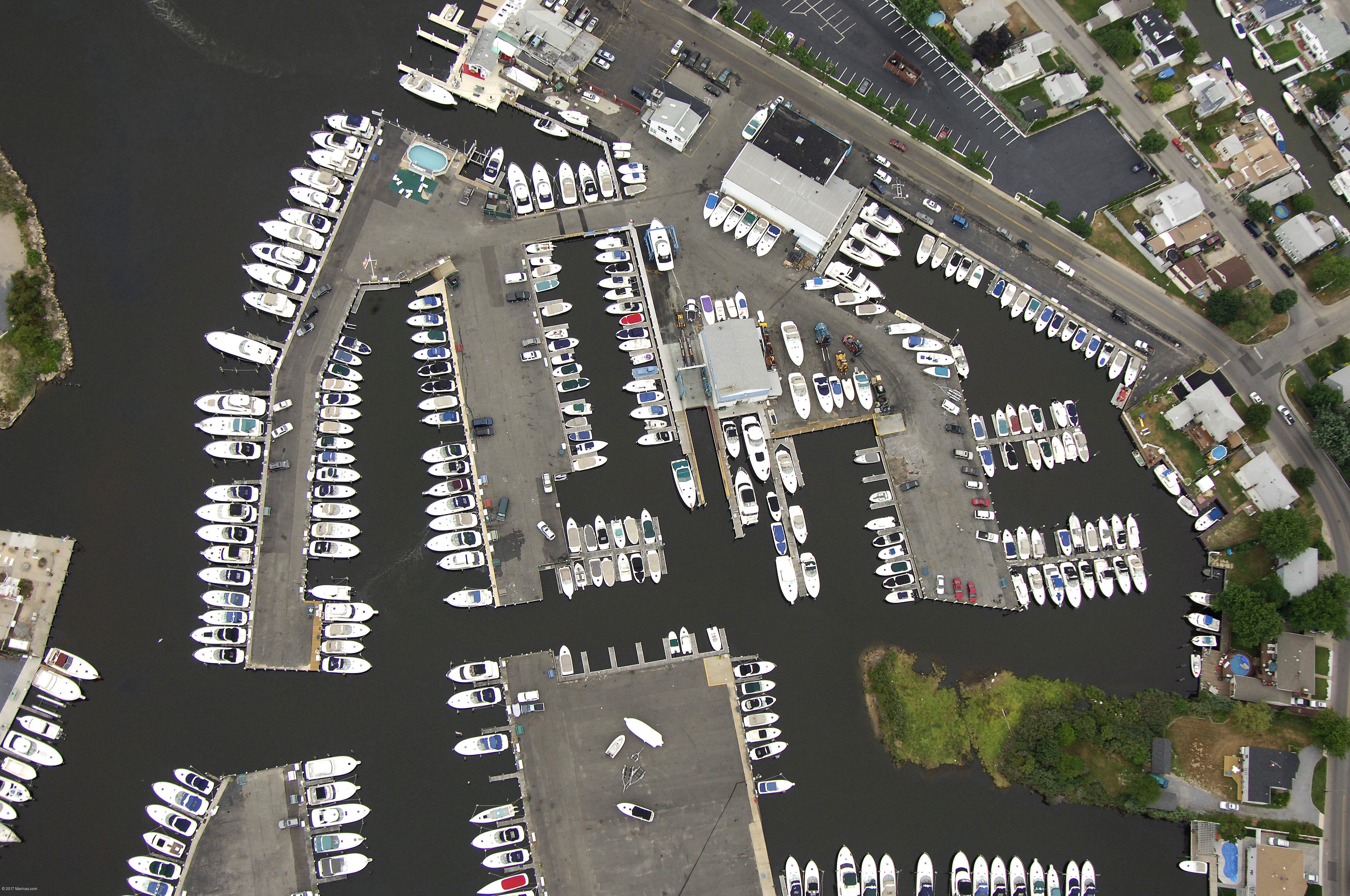 MarineMax Long Island and Lindenhurst Marina in Lindenhurst, NY, United
