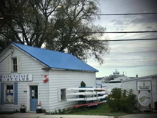 Hotel Wolfe Island