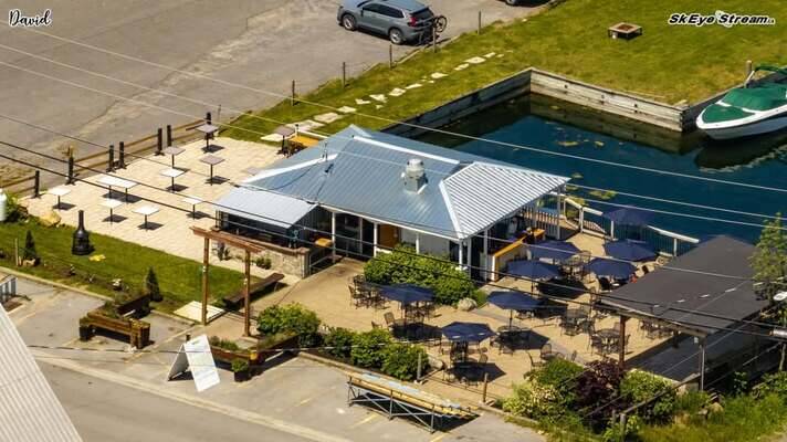 Hotel Wolfe Island