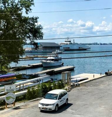 Hotel Wolfe Island